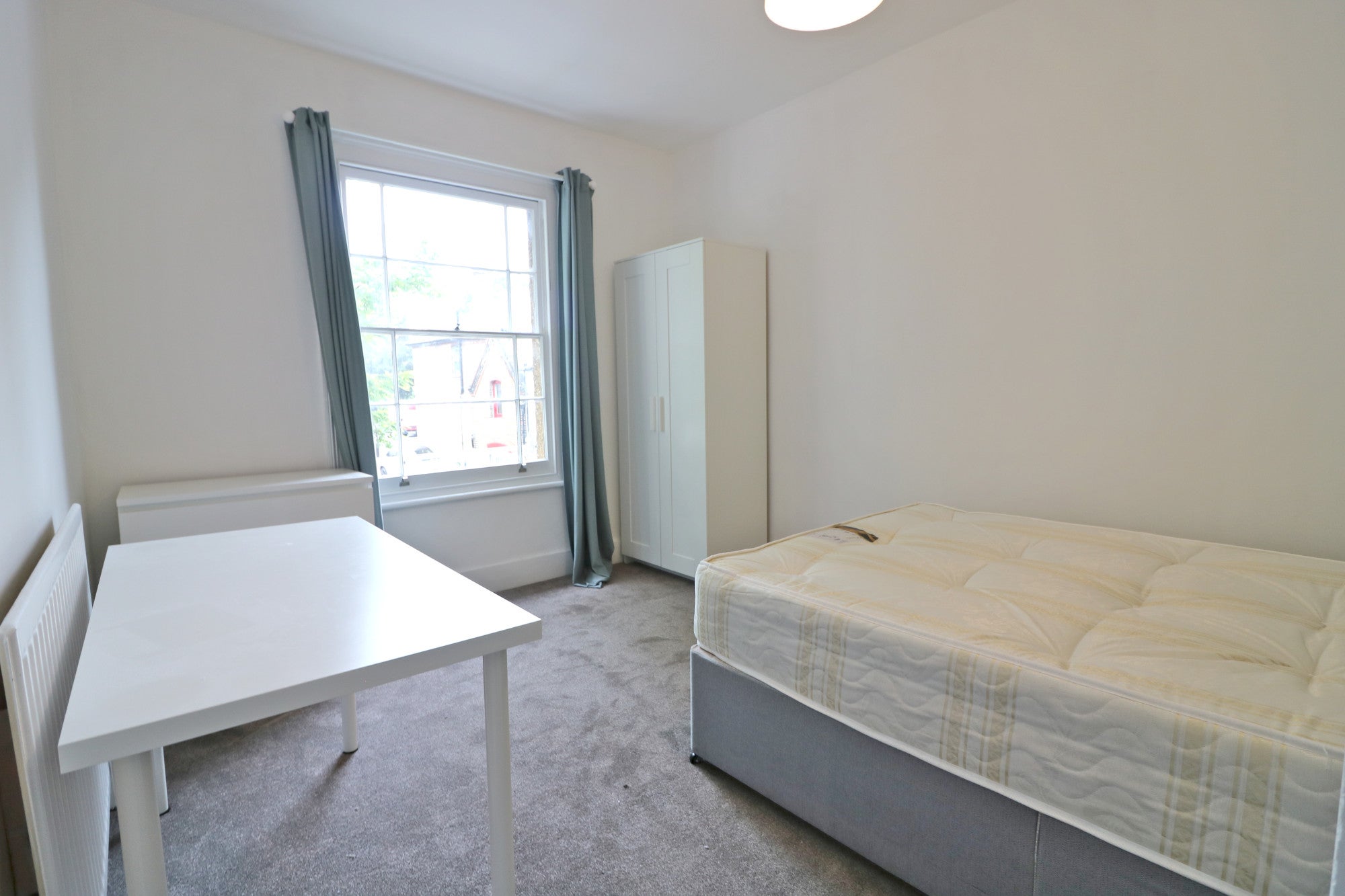 Room Baillies Walk in Greater London