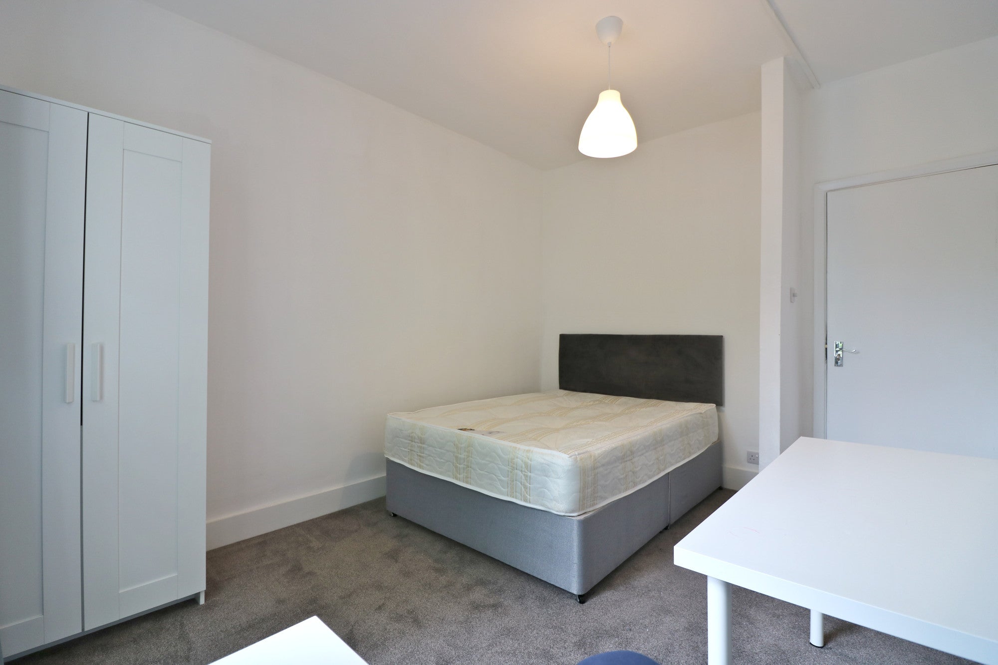 Room Baillies Walk in Greater London