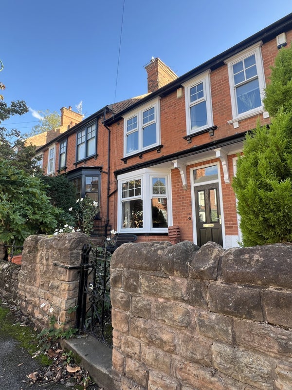 Room Ebers Grove in Nottingham