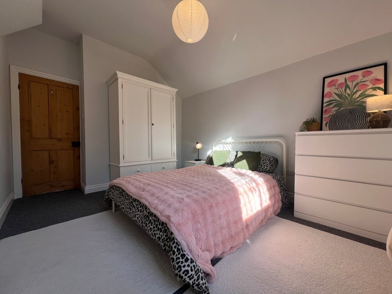 Room Ebers Grove in Nottingham