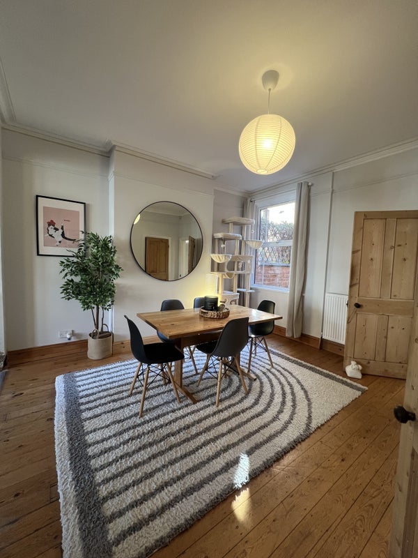 Room Ebers Grove in Nottingham