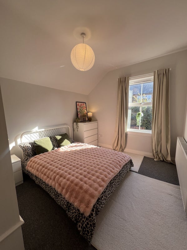 Room Ebers Grove in Nottingham
