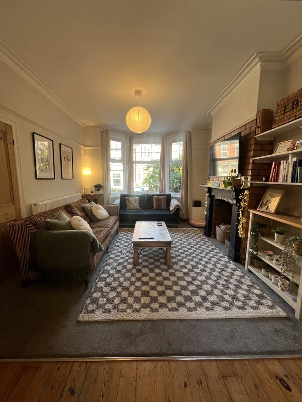 Room Ebers Grove in Nottingham