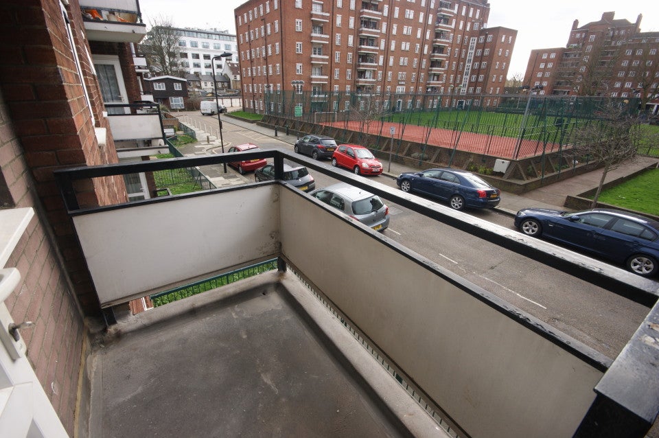 Flat Park Road in City of Westminster