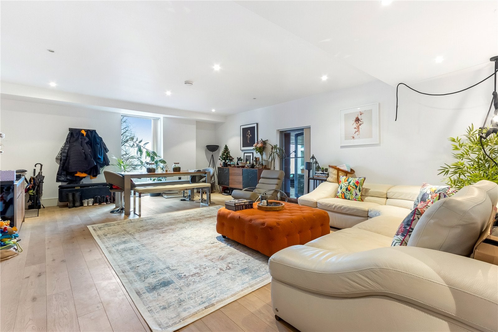 Flat Gillespie Road in Greater London