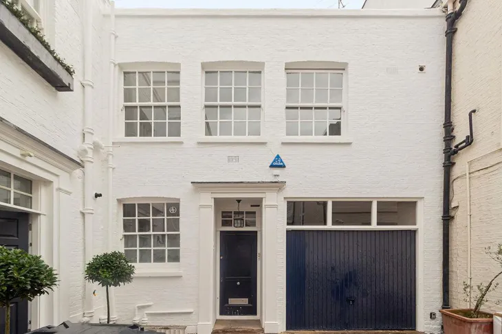 House Queen's Gate Mews in Greater London