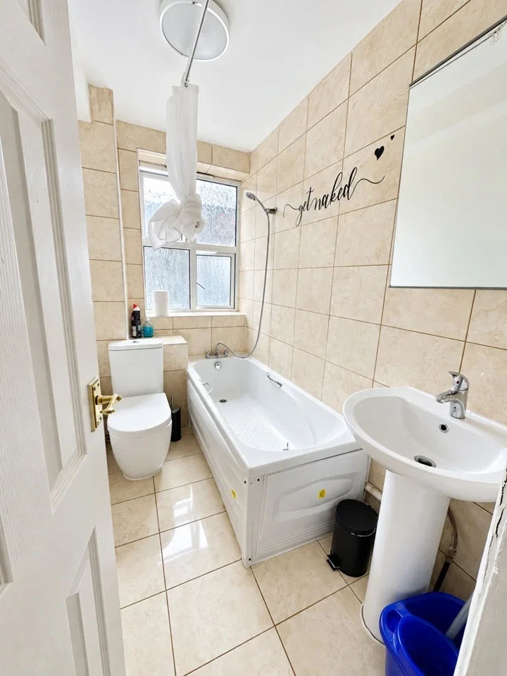 Room Park West Place in City of Westminster