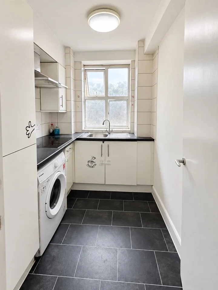 Room Park West Place in City of Westminster