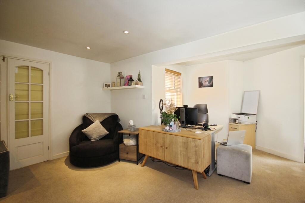 Flat Brooke Mews in Warwick