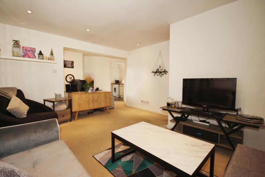 Flat Brooke Mews in Warwick