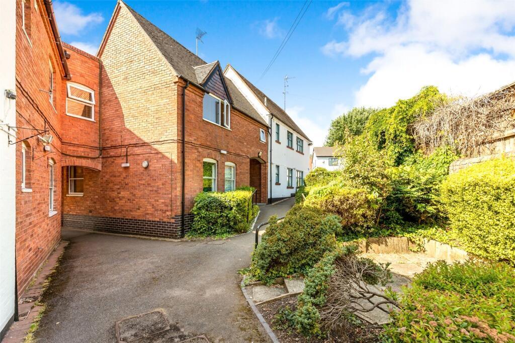 Flat Brooke Mews in Warwick