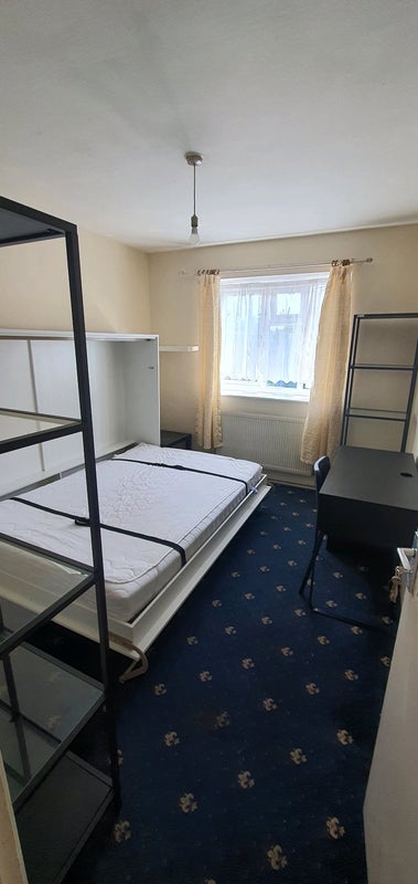 Room Well Street in Greater London