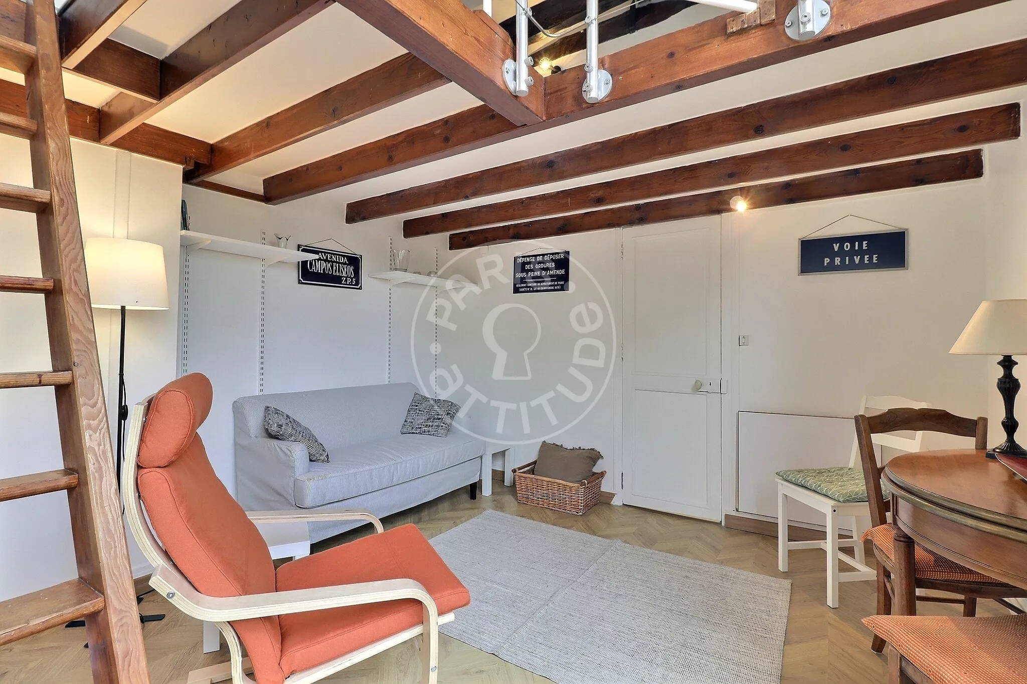 Flat Rue Vaneau in Paris