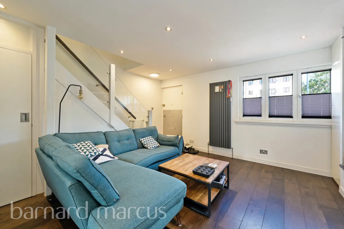 House Shurland Avenue in London