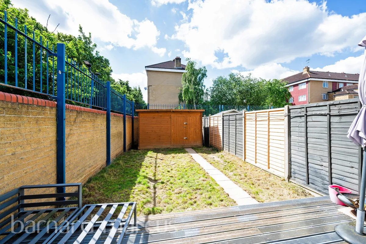 House Shurland Avenue in London