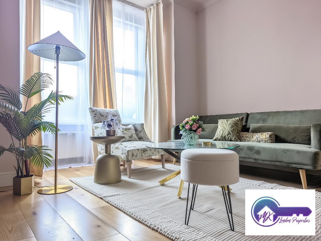 Flat Elmdale Road in Greater London