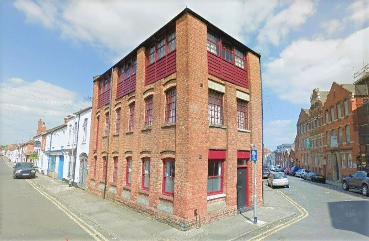 Flat Overstone Road in Northampton