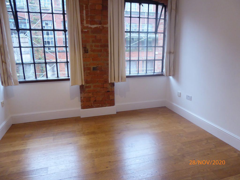 Flat Overstone Road in Northampton