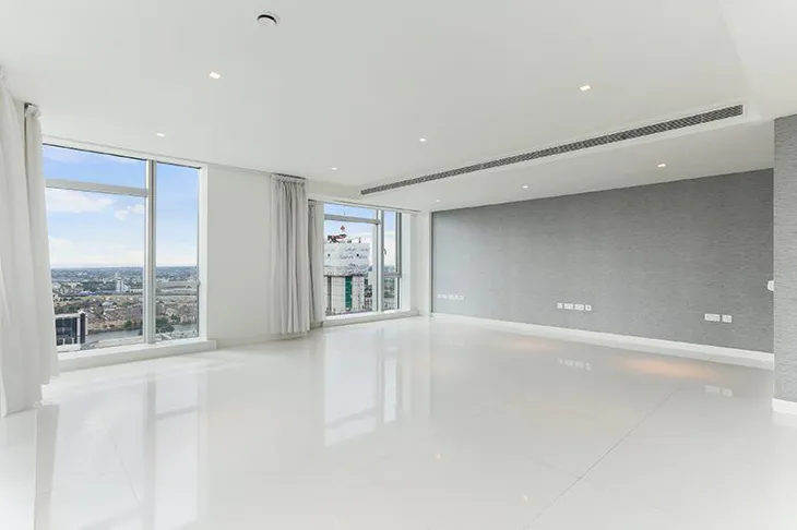 Flat Pan Peninsula Square in Greater London