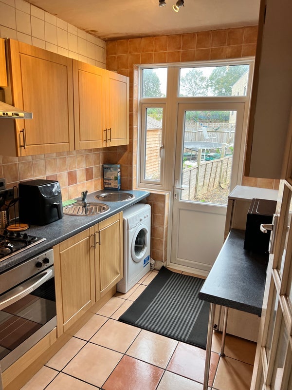 Room Constance Road in Greater London