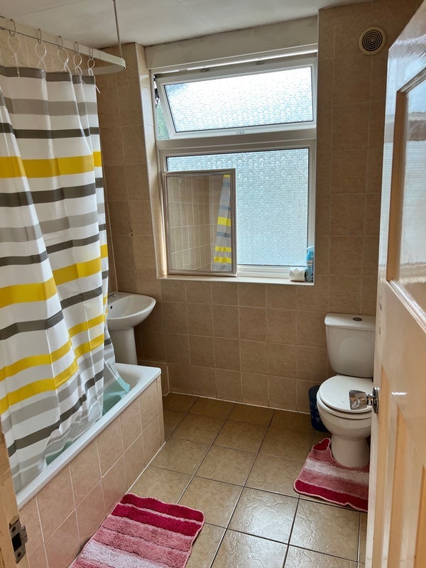 Room Constance Road in Greater London