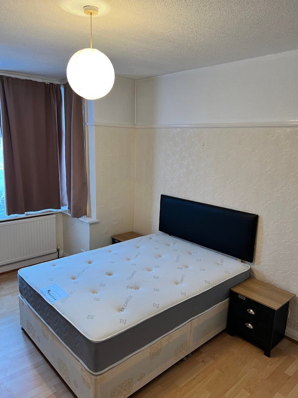Room Constance Road in Greater London
