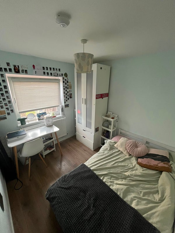 Room Beverley Mews in Crawley
