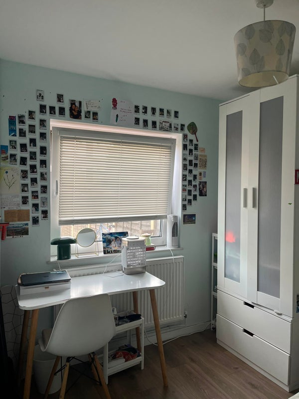 Room Beverley Mews in Crawley