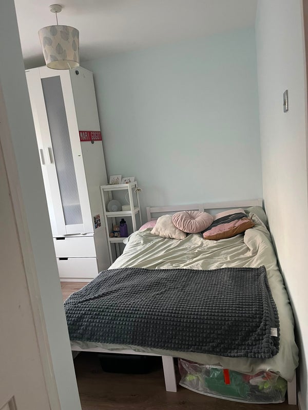 Room Beverley Mews in Crawley