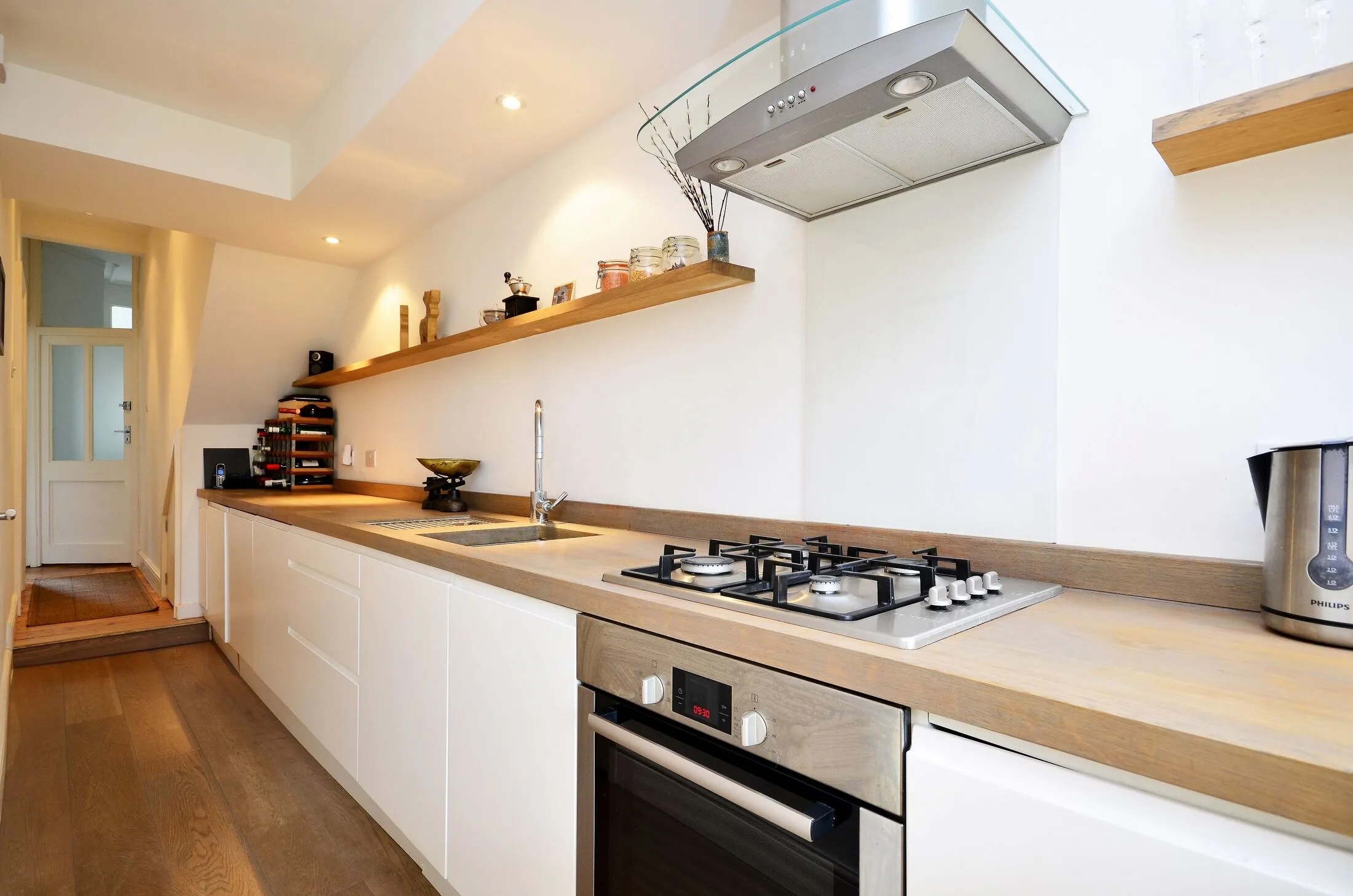 Flat Grayshott Road in Greater London