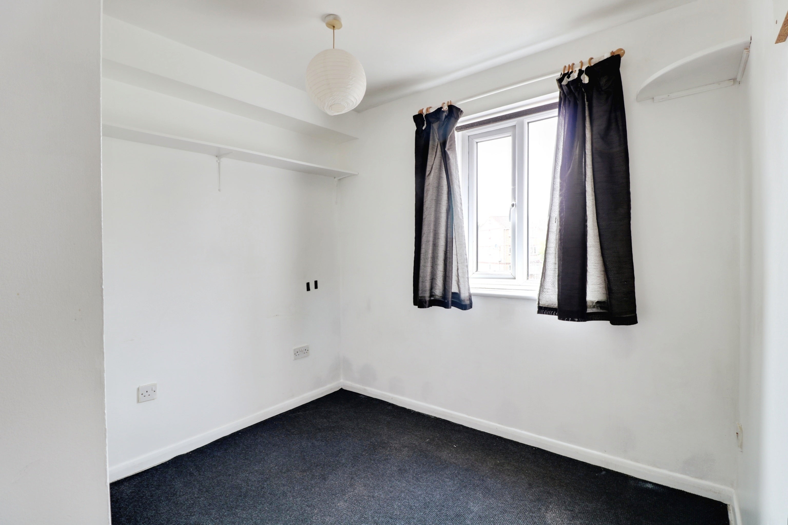 Flat Waterville Drive in Basildon