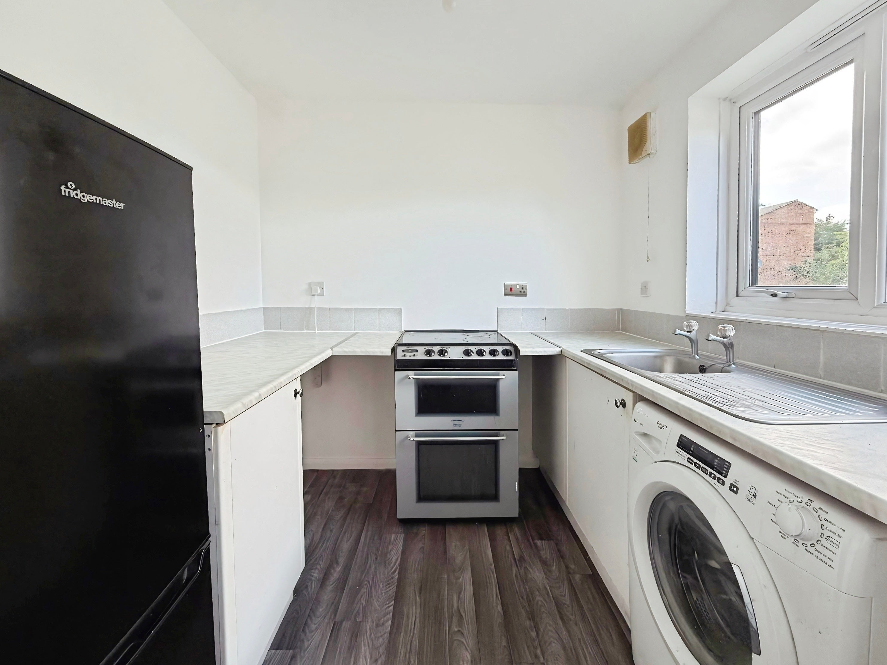 Flat Waterville Drive in Basildon