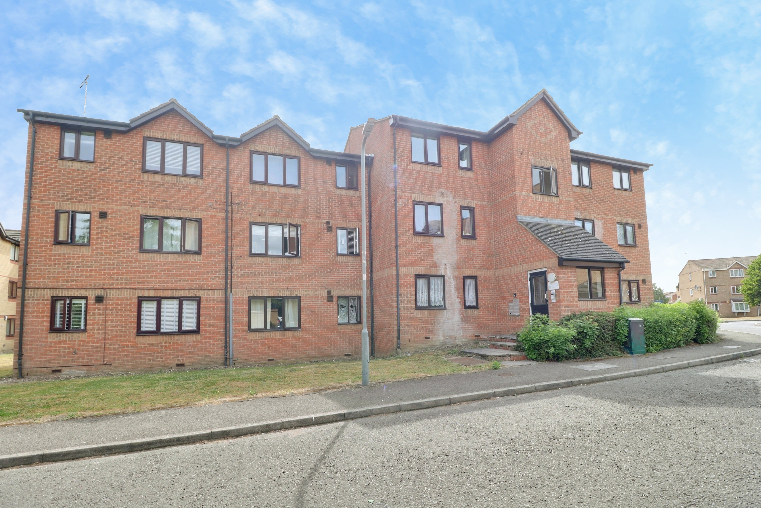 Flat Waterville Drive in Basildon