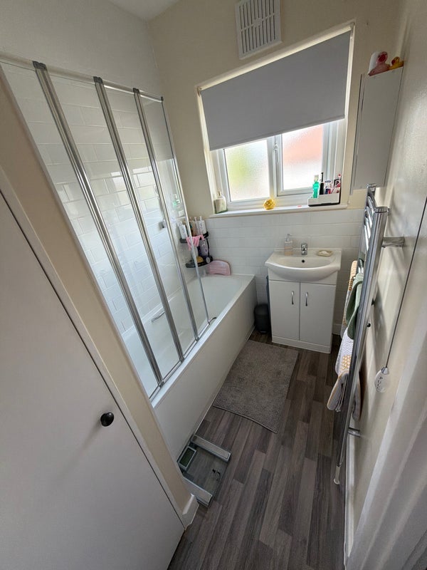 Room High Street in Reigate and Banstead