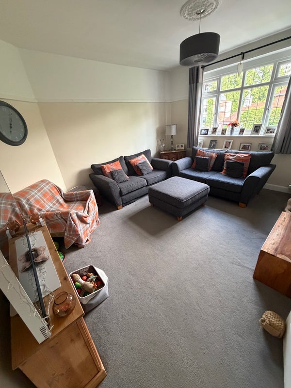 Room High Street in Reigate and Banstead