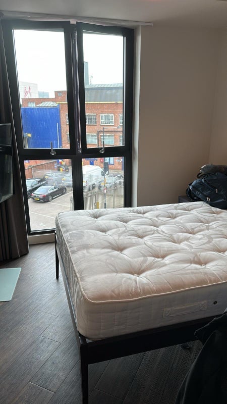 Room Atlantic Crescent in Greater London