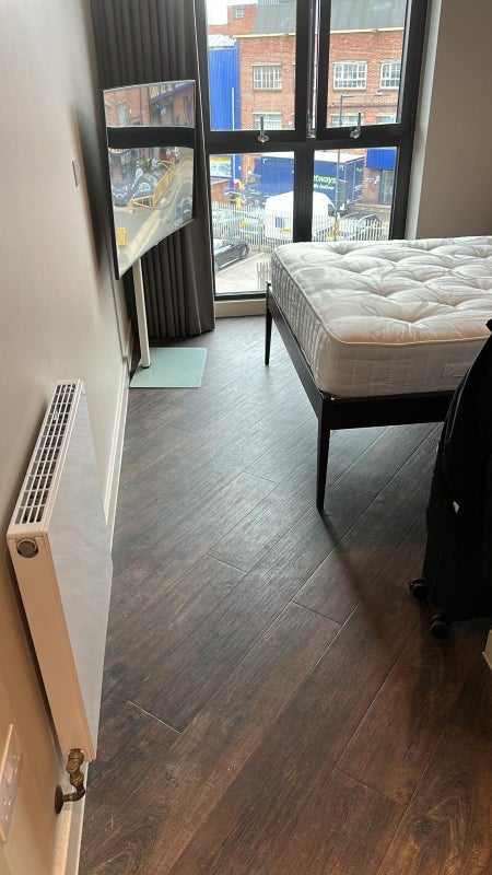 Room Atlantic Crescent in Greater London