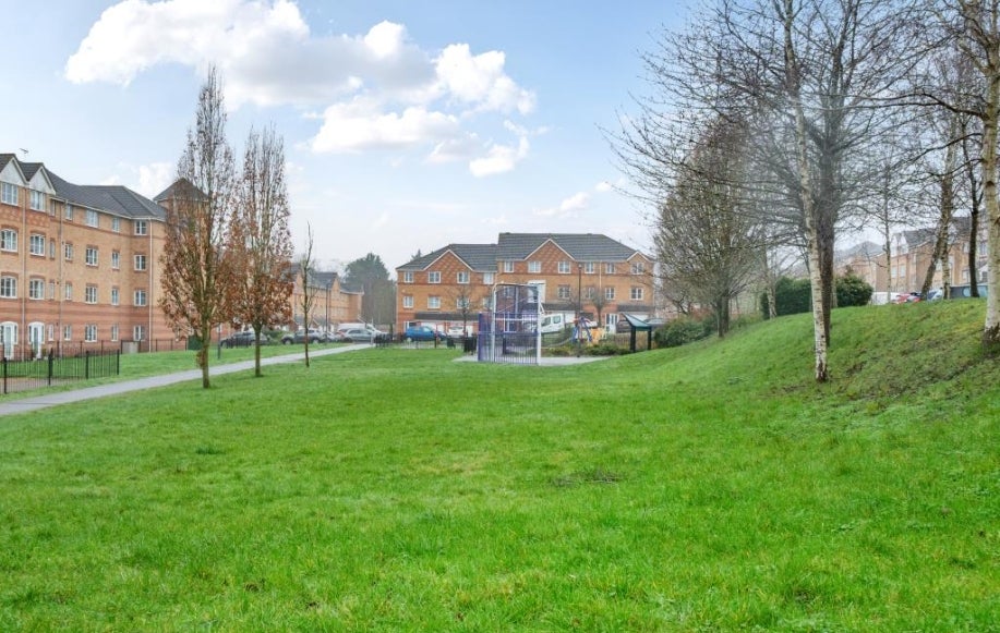 Flat Peatey Court in High Wycombe Community Board