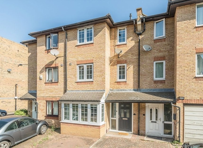 House Severnake Close in Greater London