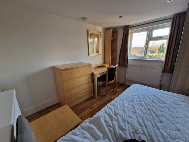 Room Whittington Road in Greater London