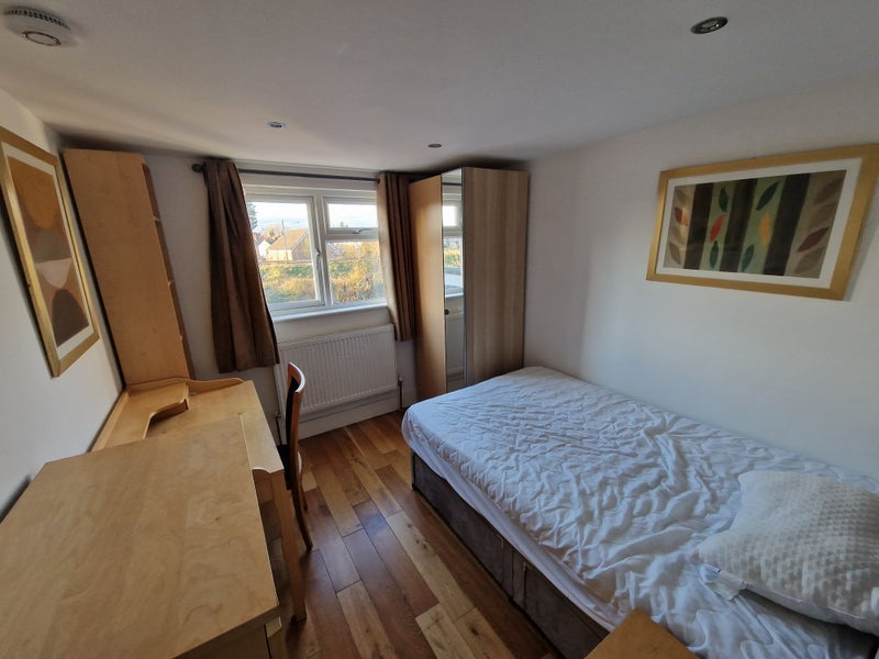 Room Whittington Road in Greater London