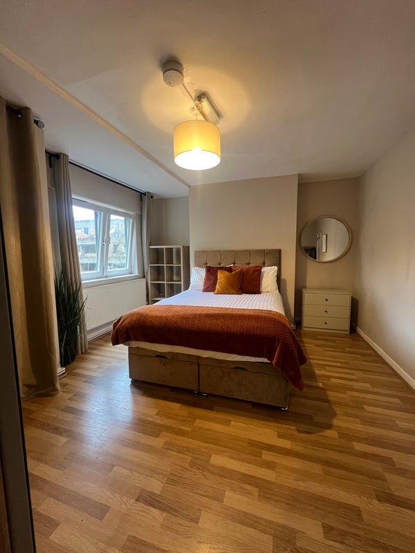 Room Compton Street in Greater London