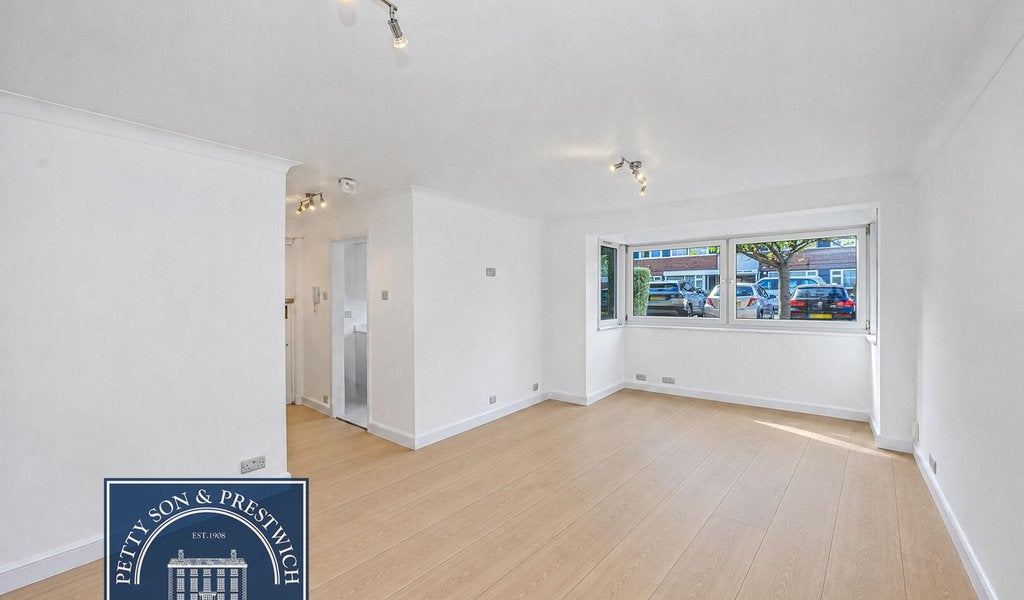 Flat Selworthy Close in Greater London