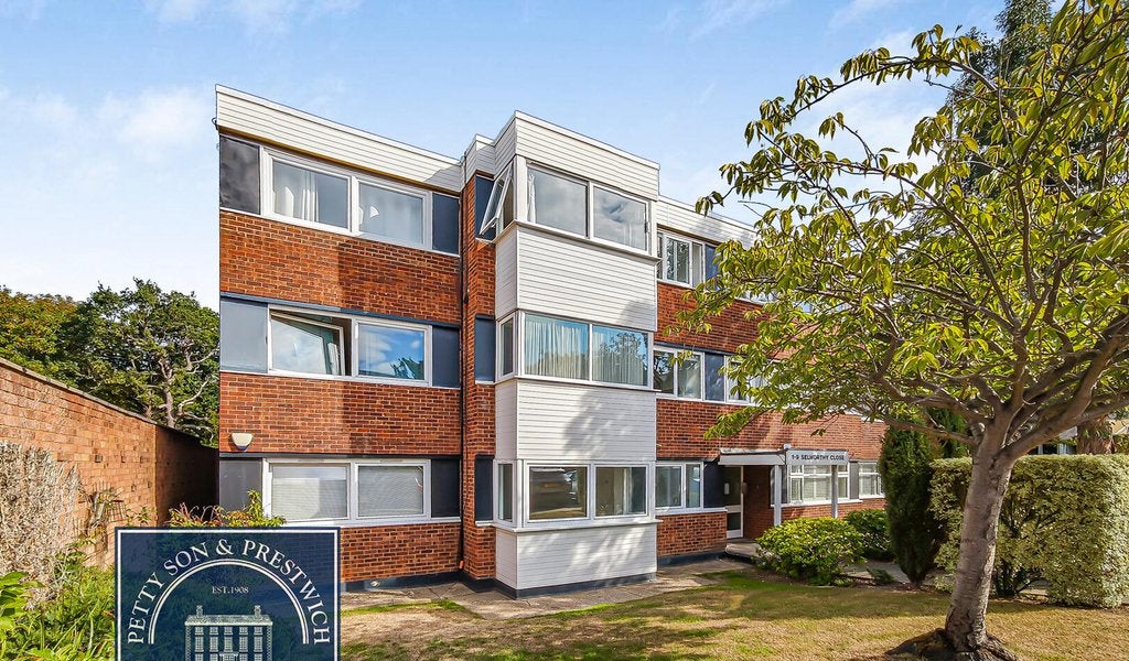 Flat Selworthy Close in Greater London