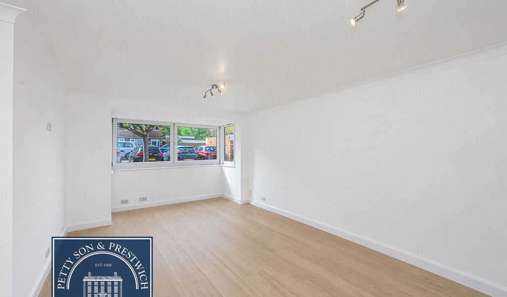 Flat Selworthy Close in Greater London