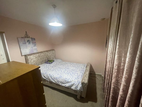 Flat Waverley Close in London