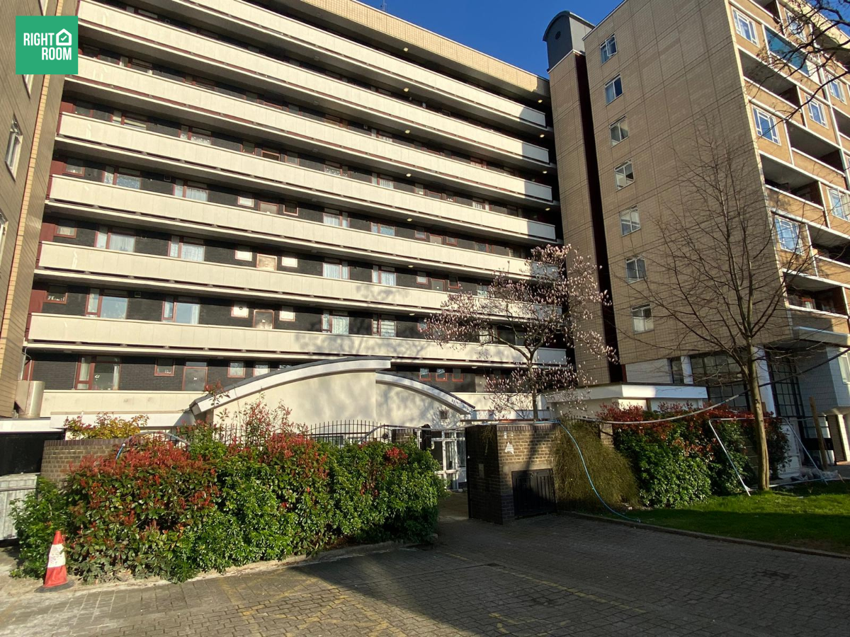 Flat Priory Green in Greater London