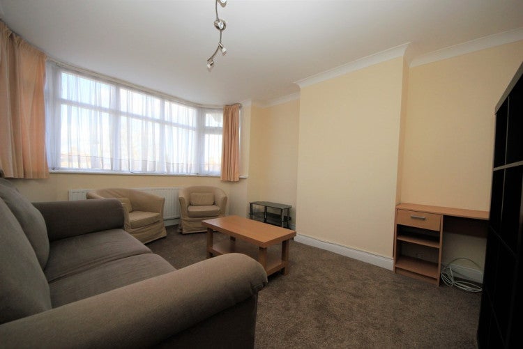 Flat Hillfield Avenue in Greater London