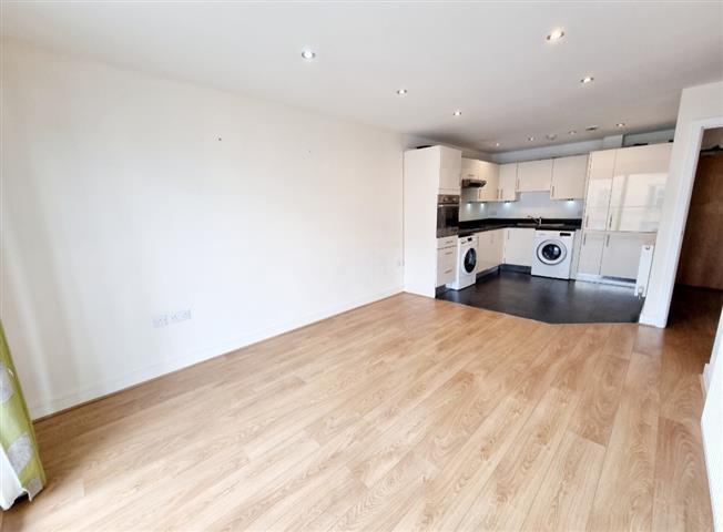Flat Lytton Way in Stevenage