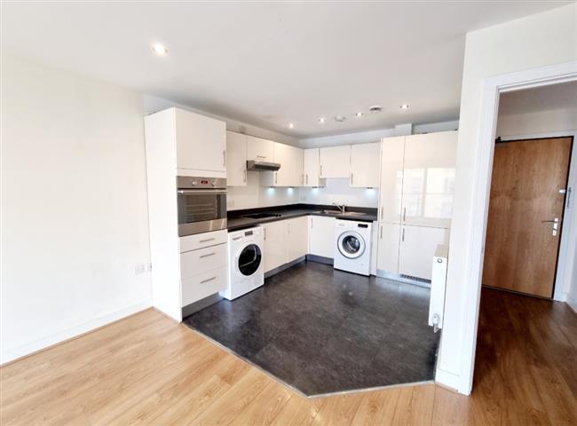 Flat Lytton Way in Stevenage